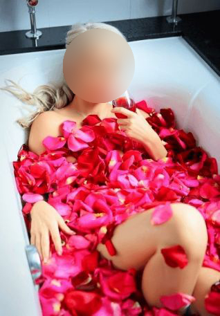 Massagio erotico Reggio di Calabria: MI CONTATTERAI? SARÒ LA TUA MASSAGGIATRICE, UNIVERSITÀ CON LA FIGA RICCA AMARE