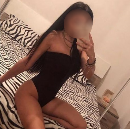 Servizi virtuali Benevento: USCIRE DALLA ROUTINE COMPAGNO, SOTTILE IN GIARRETTIERA PER TOCCARMI